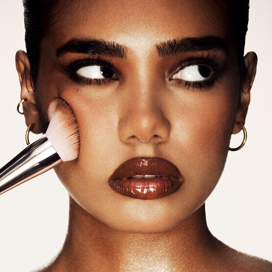 PINCEL DE BRONZER FENTY BEAUTY SUN STALK'R SOUFFLE